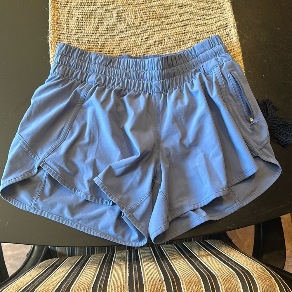 Lululemon track that mid rise shorts 4 inch inseam size 8 stone blue